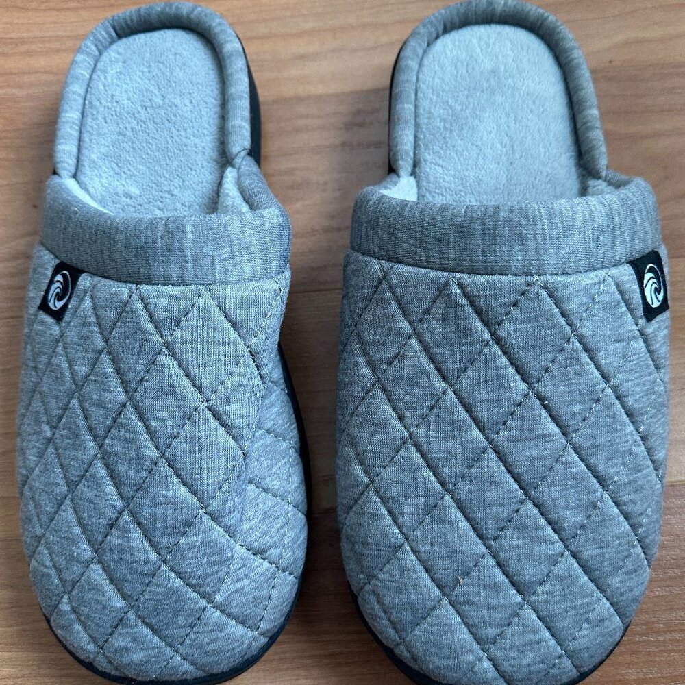 Women's Slippers Lightweight Memory Foam Indoor House Shoes - 9/10 (40/41)- NEW